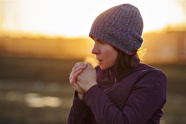 Blog Why Breathing Cold Air Can Hurt Your Lungs Main Line Health