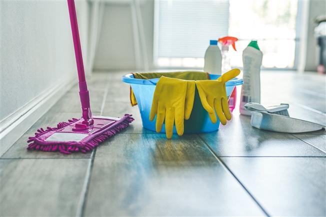 https://www.mainlinehealth.org/-/media/images/blog/2020/03/cleaning-after-illness/cleaning-products/cleaning-products_featured_article_event.jpg