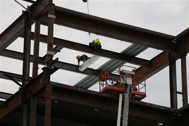 Construction beam being placed atop Riddle Hospital Construction beam being placed atop Riddle Hospital